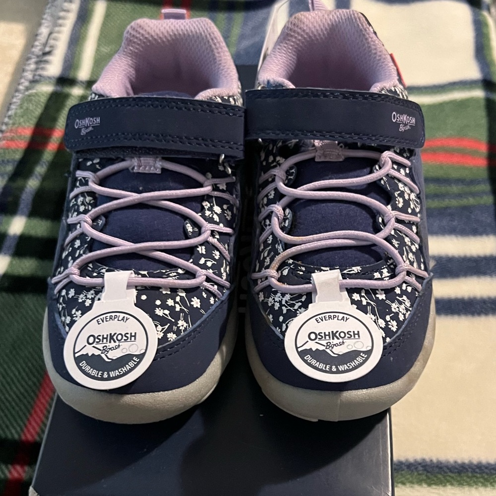 OshKosh Girls Size 10 (toddler) sneakers